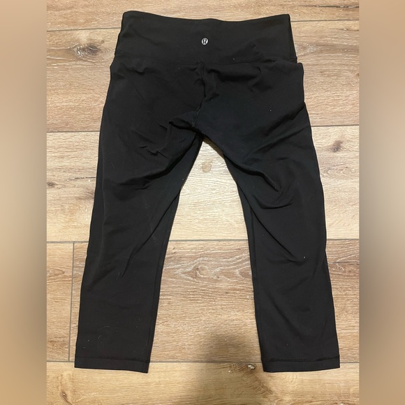 Lululemon Mid-rise knee-length black leggings - Picture 2 of 3